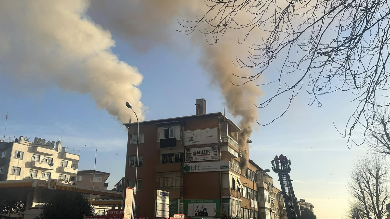 Kartal’da Müzik Atölyesinde Yangın! Alevler Paniğe Neden Oldu