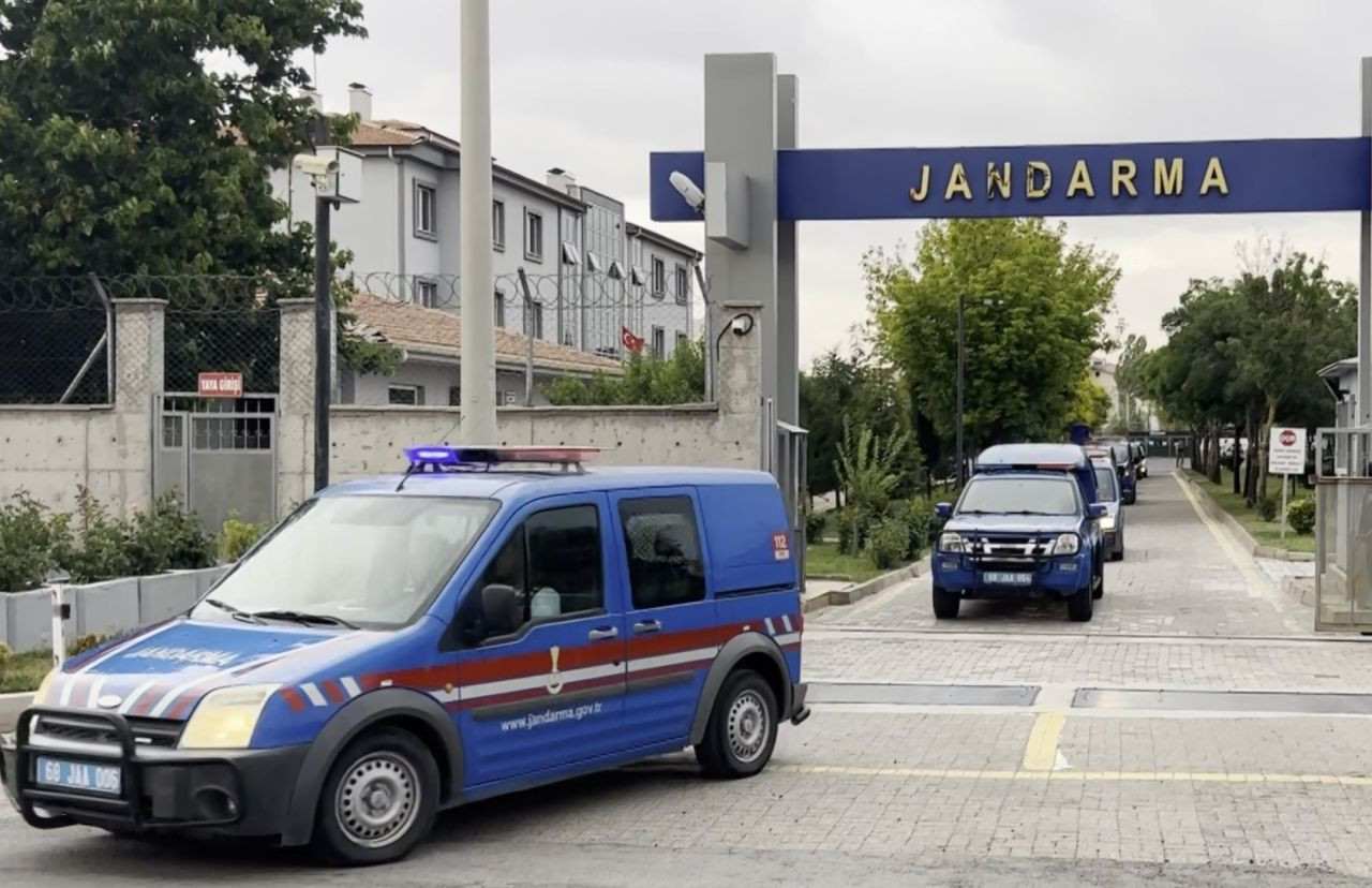 Aksaray’da Uyuşturucu Operasyonu! Bin 643 Hap ve Silah Ele Geçirildi - Sayfa 2