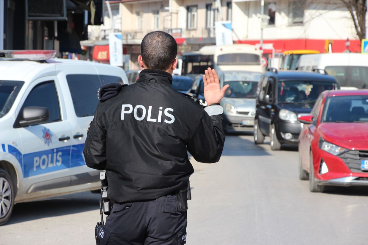 Başkasının Ehliyetiyle Yakalandı: Polisten Kaçamadı - Sayfa 11