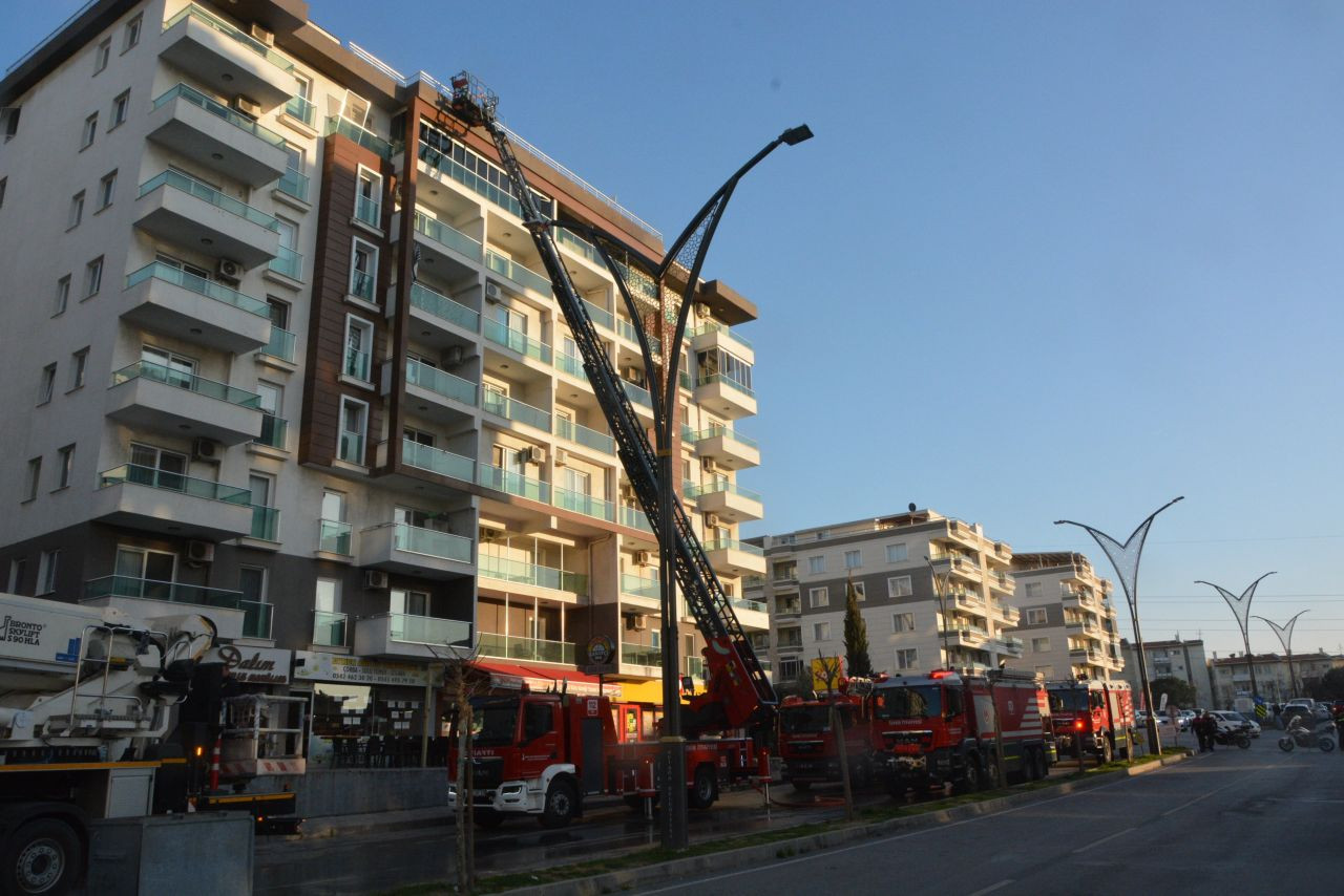 İzmir’de 7 Katlı Binada Yangın! Yoğun Duman Panik Yarattı - Sayfa 6