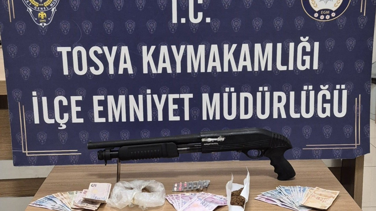 Evde Yapılan Aramada Silah ve Uyuşturucu Ele Geçirildi