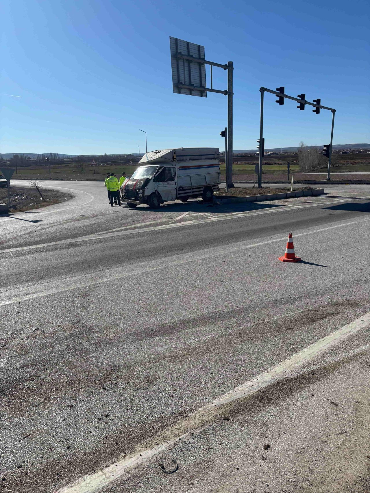 Çorum’da Kavşakta Feci Kaza! 3 Kişi Yaralandı, O Anlar Kamerada - Sayfa 3