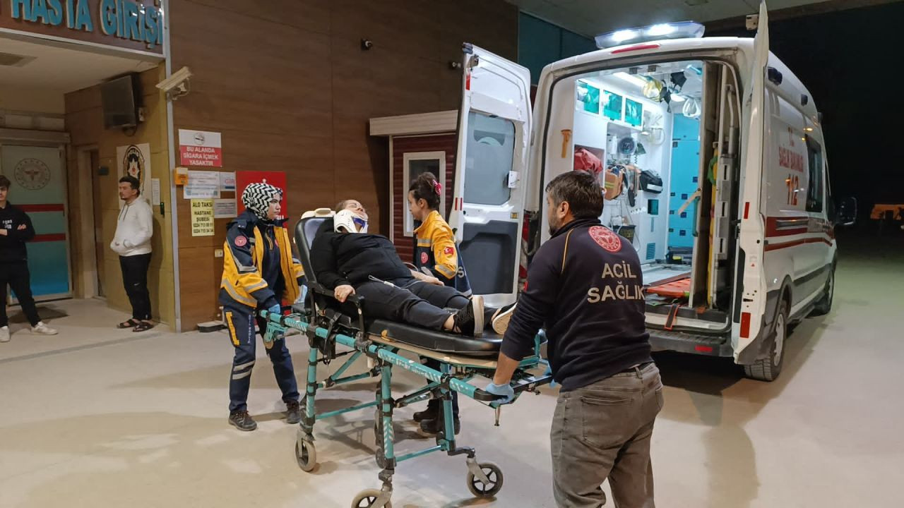 Bursa’da Minibüs ile Otomobil Çarpıştı! 1 Kişi Yaralandı - Sayfa 1