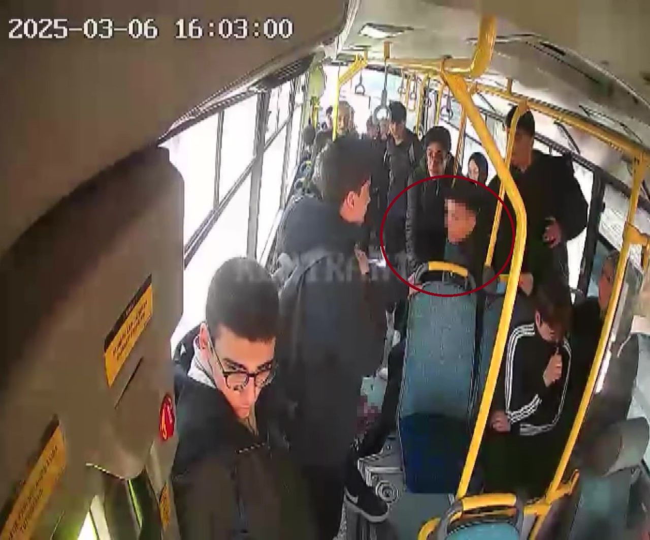 Komşuda Okul Çıkışı Kanlı Kavga: Bıçaklanan Öğrenciyi Hastaneye Yetiştirmeye Çalışan Şoförün Zamanla Yarışı! - Sayfa 5