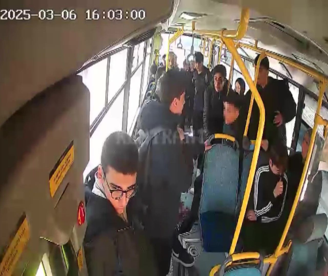 Komşuda Okul Çıkışı Kanlı Kavga: Bıçaklanan Öğrenciyi Hastaneye Yetiştirmeye Çalışan Şoförün Zamanla Yarışı! - Sayfa 4