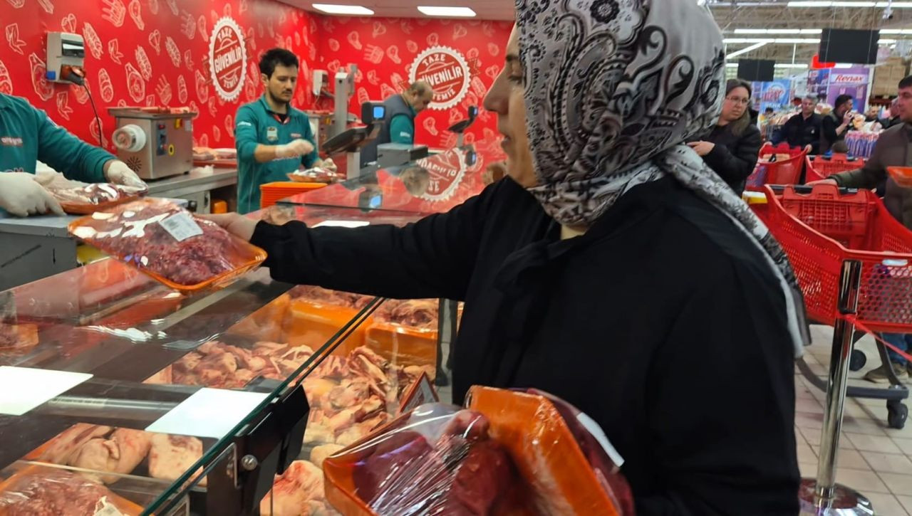 Ramazan Ayında Yarı Yarıya Düşen Kıyma Fiyatına Hücum Ettiler - Sayfa 3