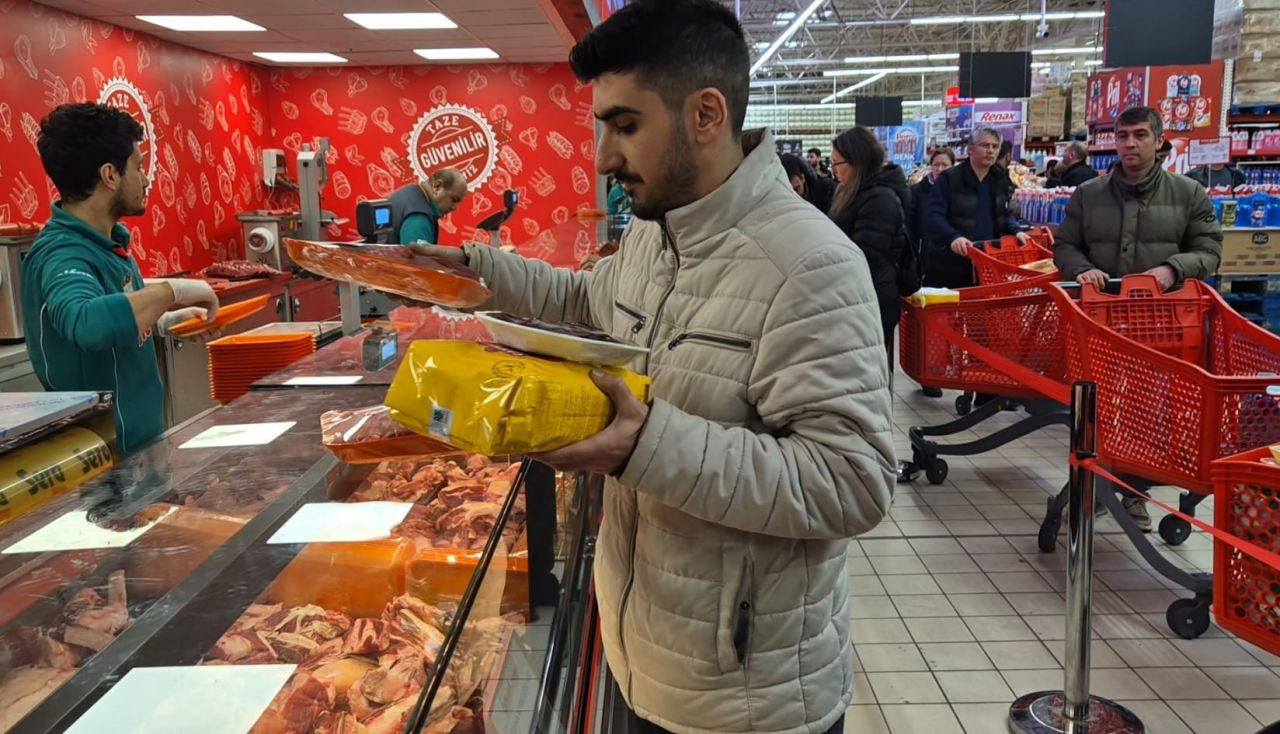Ramazan Ayında Yarı Yarıya Düşen Kıyma Fiyatına Hücum Ettiler - Sayfa 8
