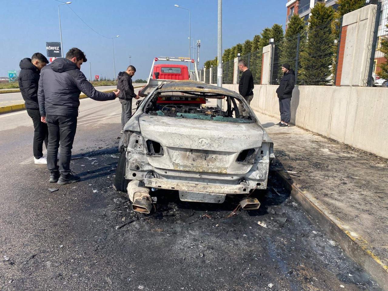 Kocaeli'de Park Halindeki Otomobil Küle Döndü - Sayfa 4