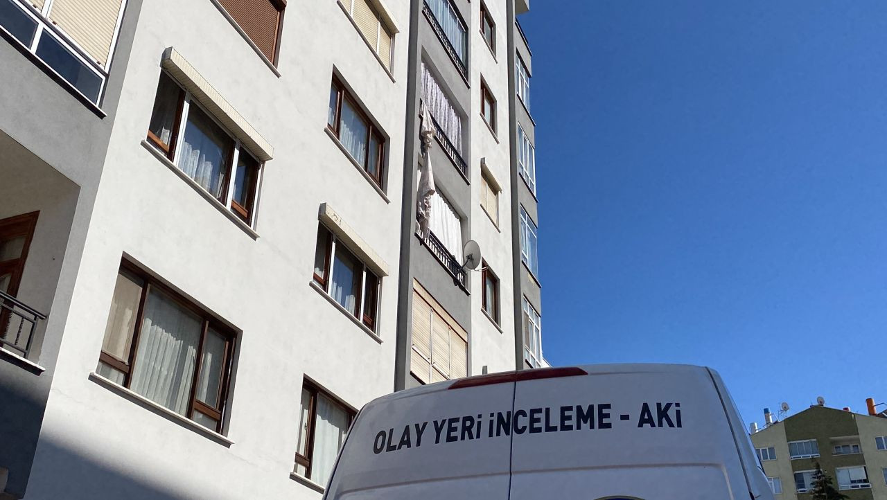 Konya’da Çarşafla Balkondan İnmeye Çalışan Genç Kız 4. Kattan Düştü - Sayfa 3