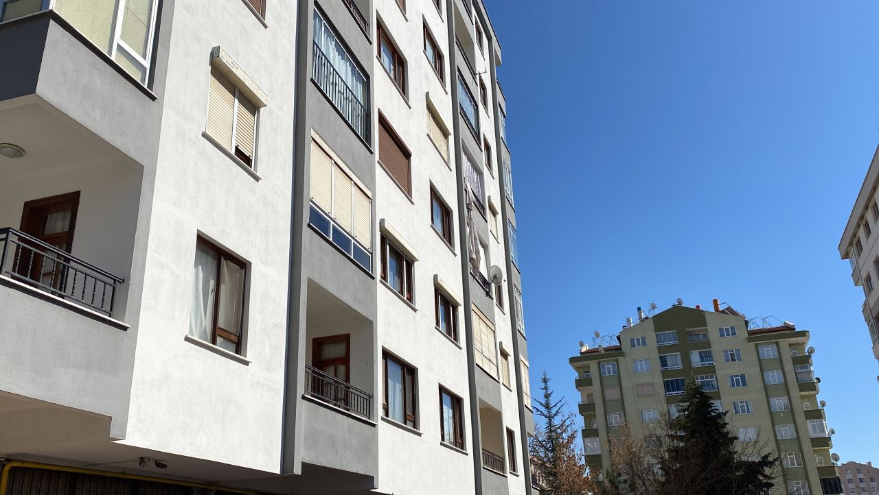 Konya’da Çarşafla Balkondan İnmeye Çalışan Genç Kız 4. Kattan Düştü - Sayfa 1