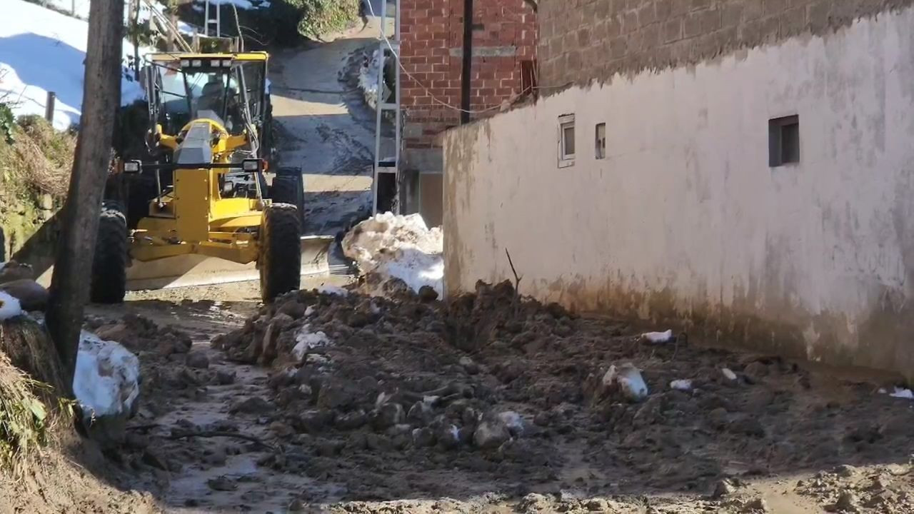 Rize'de Heyelanın Vurduğu Köy Havadan Görüntülendi - Sayfa 5