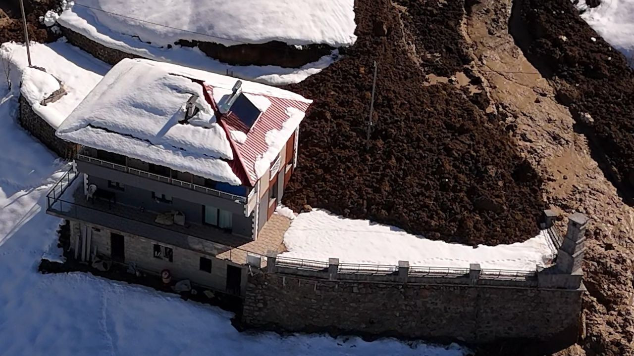 Rize'de Heyelanın Vurduğu Köy Havadan Görüntülendi - Sayfa 3