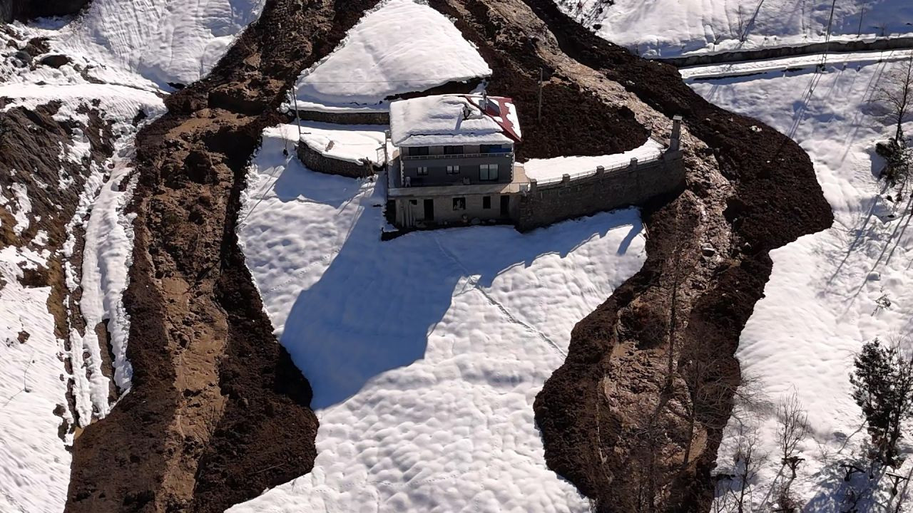Rize'de Heyelanın Vurduğu Köy Havadan Görüntülendi - Sayfa 2
