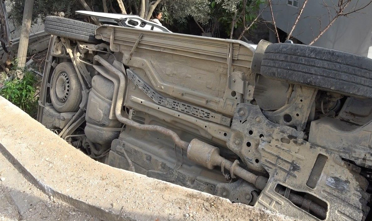 Antalya’da Kavşakta Kaza! Araç Evin Bahçesine Uçtu - Sayfa 7