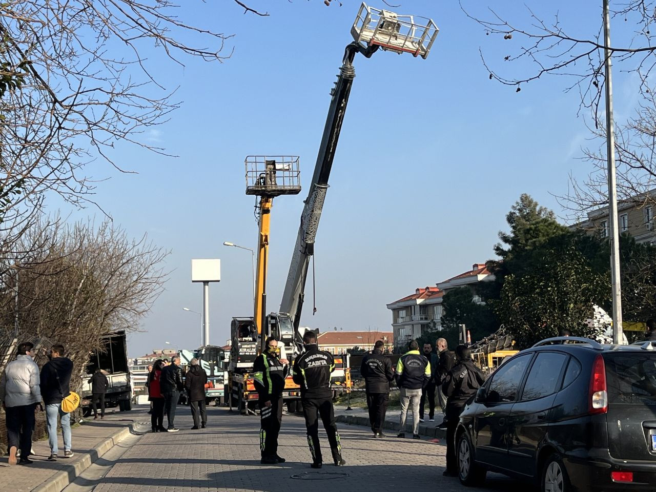 Bahçelievler’de Feci Kaza! Vinç Sepetinden Düşen 4 İşçi Yaralandı - Sayfa 3