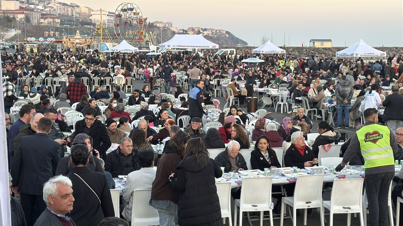 Tekirdağ’da Belediye İftarında Self Servis Krizi! Vatandaşlar Tepki Gösterdi - Sayfa 1