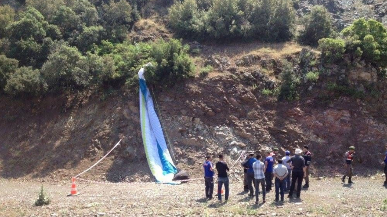 Manisa’da Kaybolan Paraşütçüden Acı Haber! Cansız Bedeni Bulundu