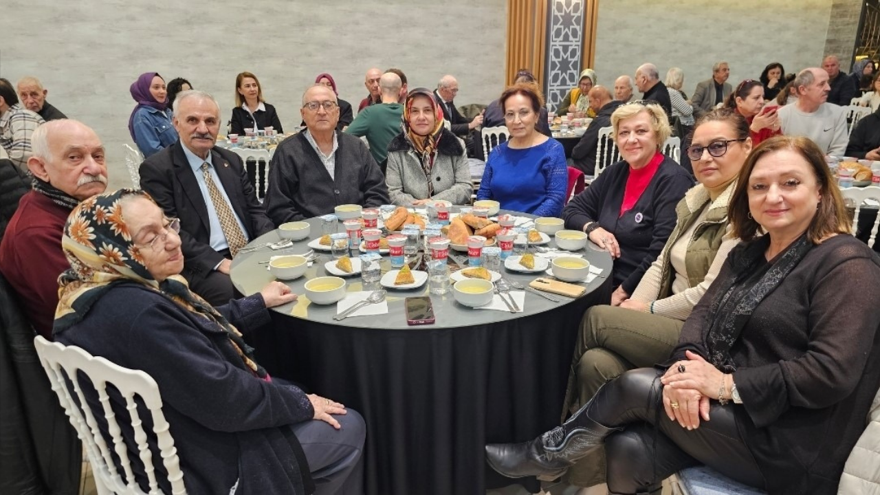AK Parti Bandırma İlçe Teşkilatı İftarda Bir Araya Geldi
