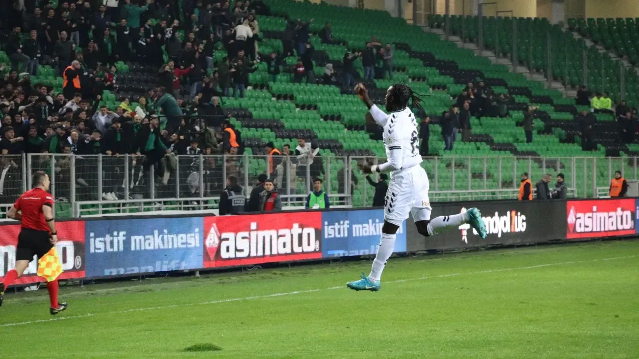 Sakaryaspor’dan Kaçan Fırsat! Bandırmaspor’la Berabere Kaldı - Sayfa 1