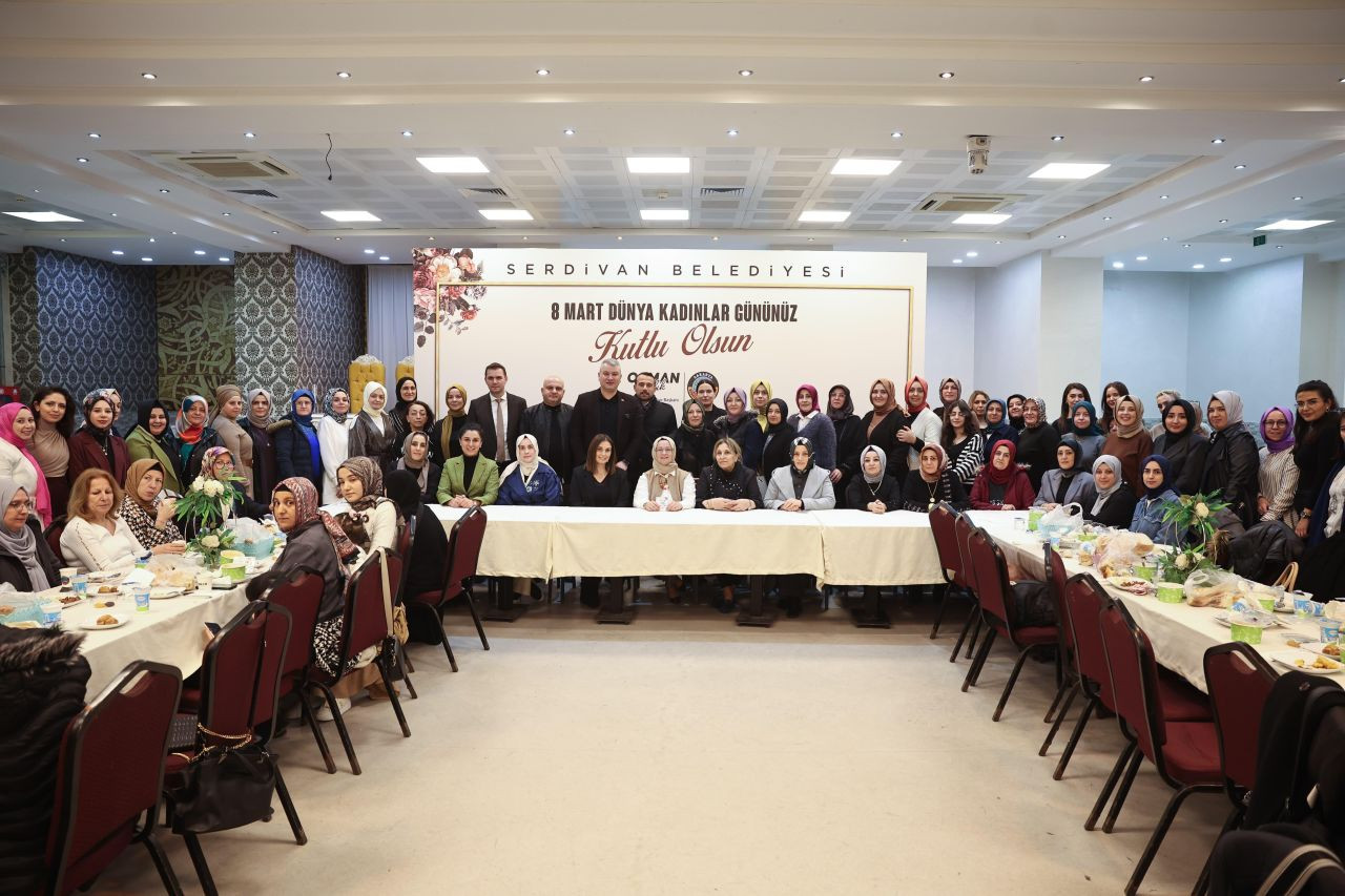 Serdivan’da 8 Mart Coşkusu: Kadınlar Sanat ve Dayanışmayla Buluştu - Sayfa 1