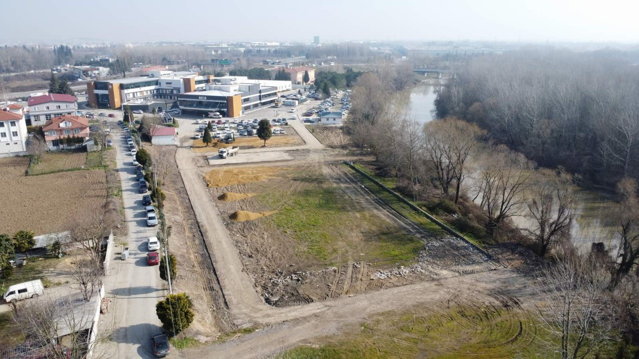 Arifiye Belediyesi’nden Otopark Çözümü! Sadıka Sabancı Hastanesi Çevresi Rahatlıyor!