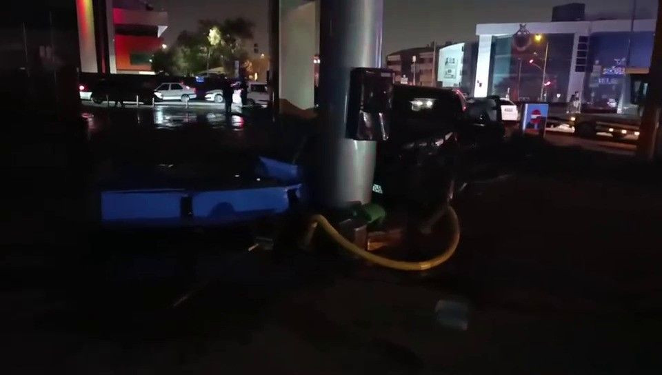 Kocaeli'de Kaza Yapan Araç, Benzin İstasyonuna Daldı - Sayfa 1