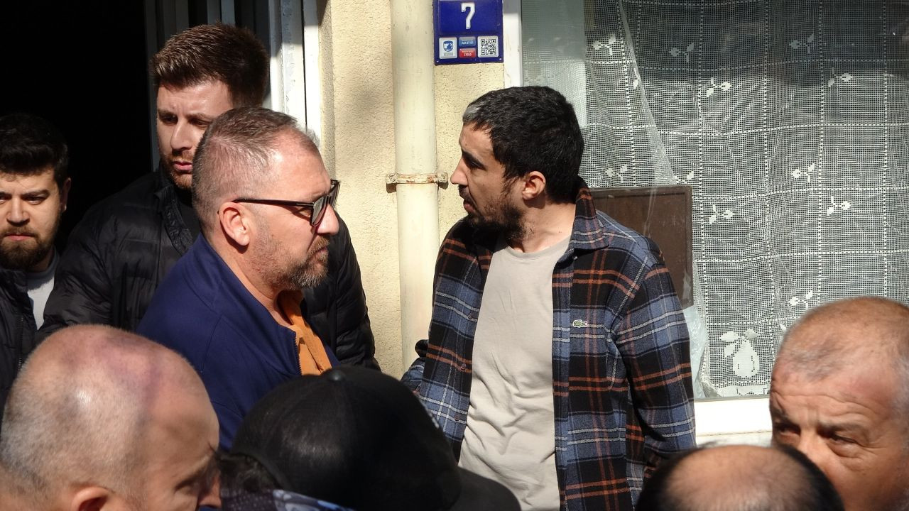 Çanakkale’de Balkondan Dehşet Saçan Şahıs Etkisiz Hale Getirildi - Sayfa 6