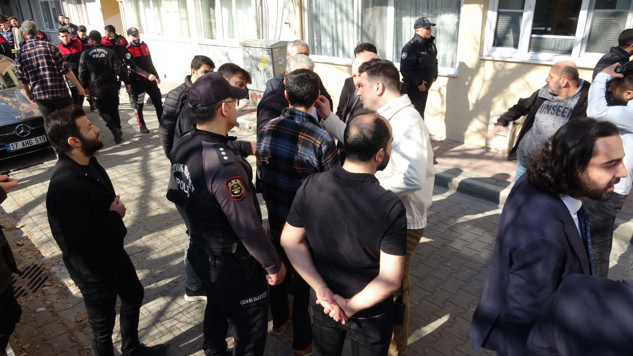 Çanakkale’de Balkondan Dehşet Saçan Şahıs Etkisiz Hale Getirildi - Sayfa 1