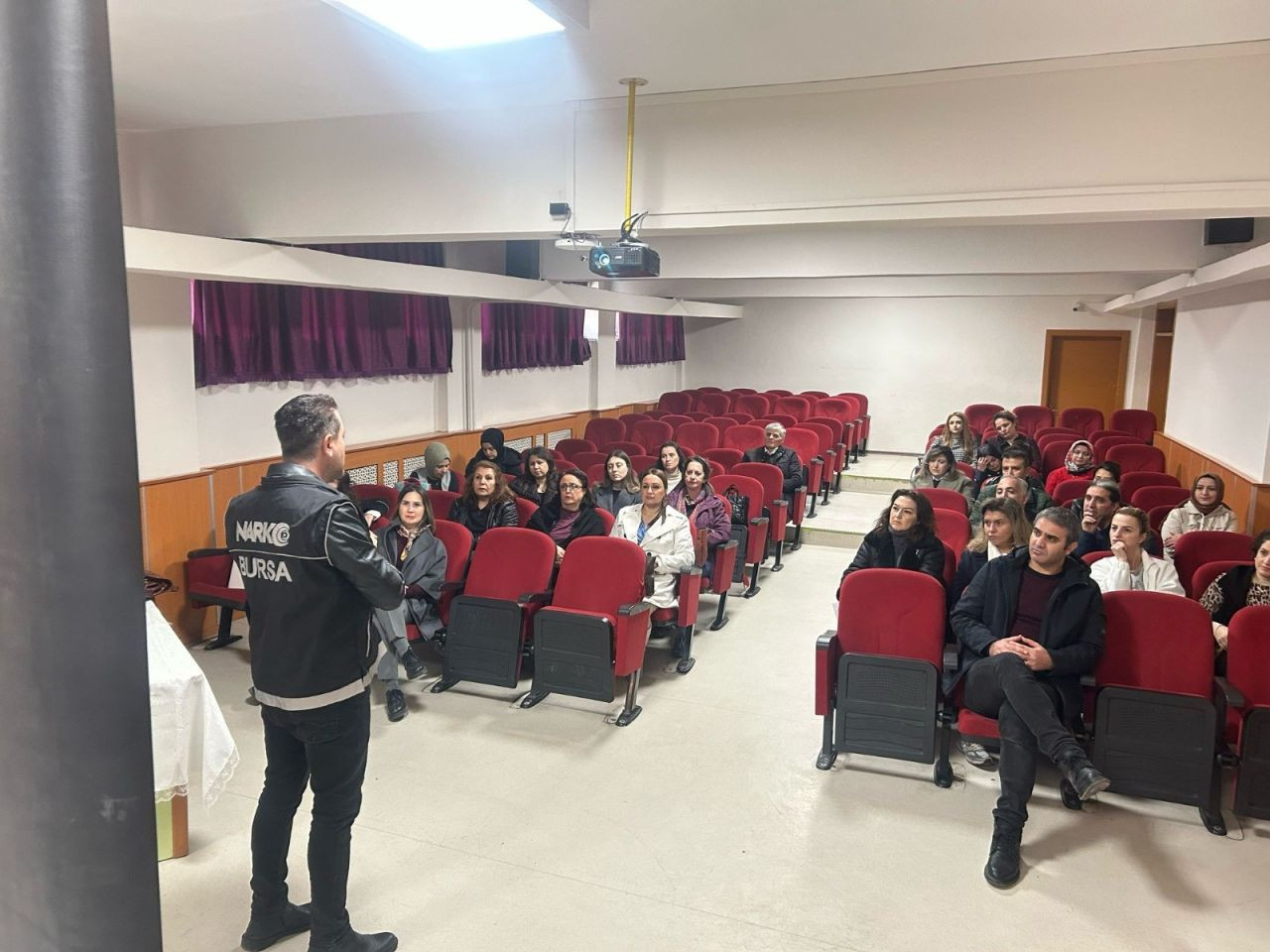 Bursa'da Narkotik Polisi 6 Günde 4 Bin Kişiyi Bilgilendirdi - Sayfa 1