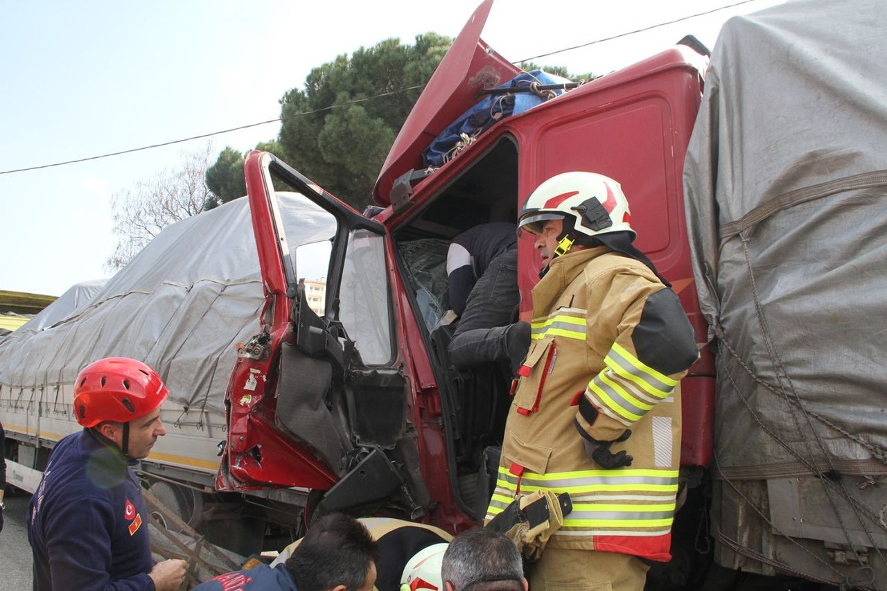 Manisa’da Tır Kazası! Trafik Durdu, 1 Sürücü Yaralandı - Sayfa 6