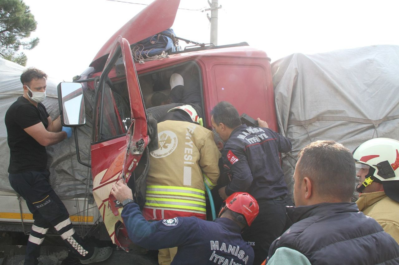 Manisa’da Tır Kazası! Trafik Durdu, 1 Sürücü Yaralandı - Sayfa 5