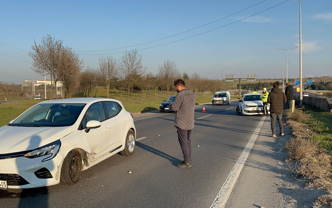 Tekirdağ’da Zincirleme Kaza! Üç Otomobil Çarpıştı, 2 Yaralı - Sayfa 1