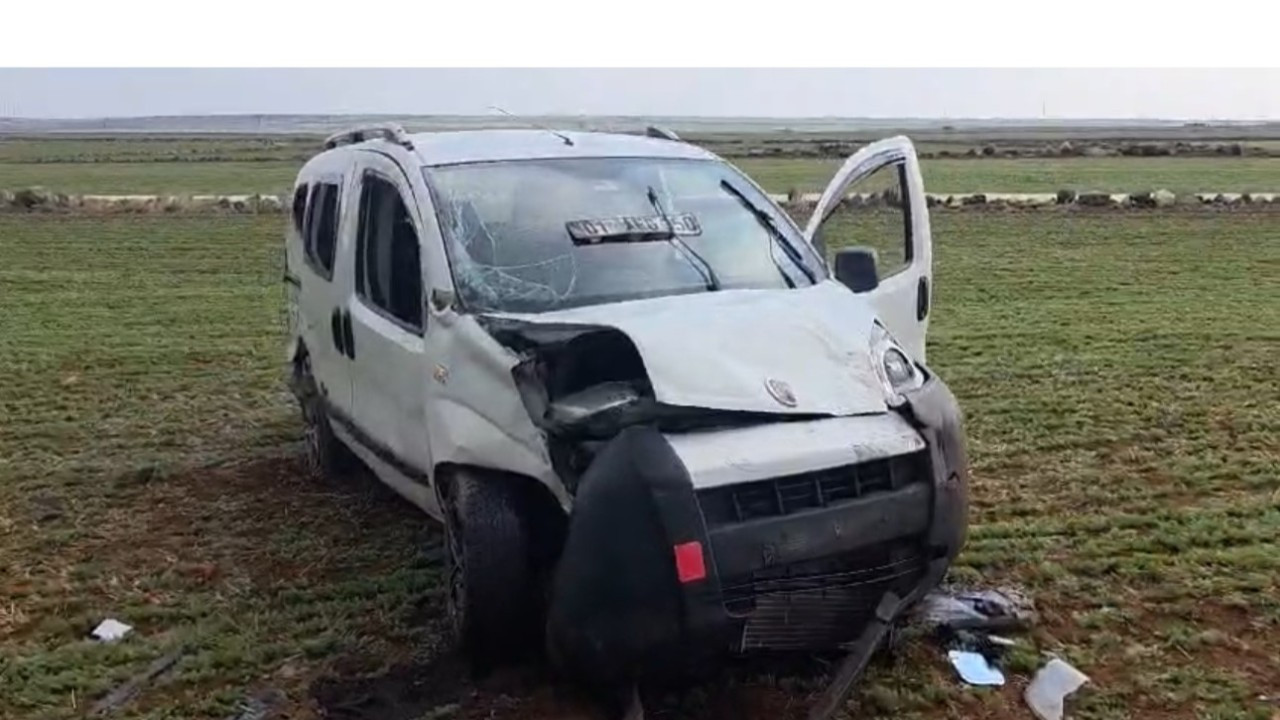 Şanlıurfa’da Hafif Ticari Araç Şarampole Devrildi: 1 Ölü, 2 Yaralı