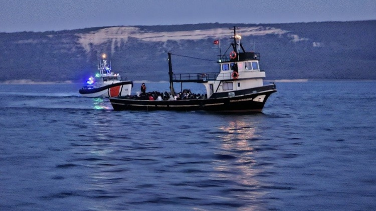 Çanakkale Açıklarında 109 Kaçak Göçmen ve 3 Organiztör Yakalandı