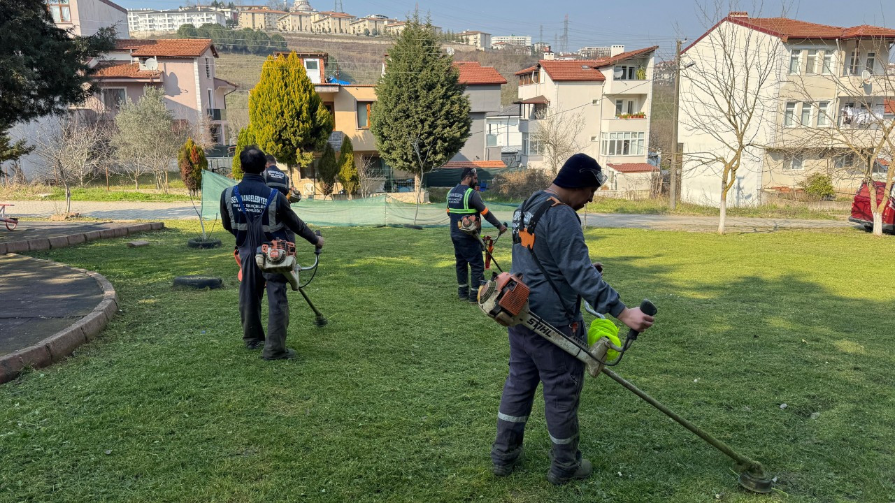 Serdivan’da Parklara Bakım ve Temizlik Çalışmaları Devam Ediyor