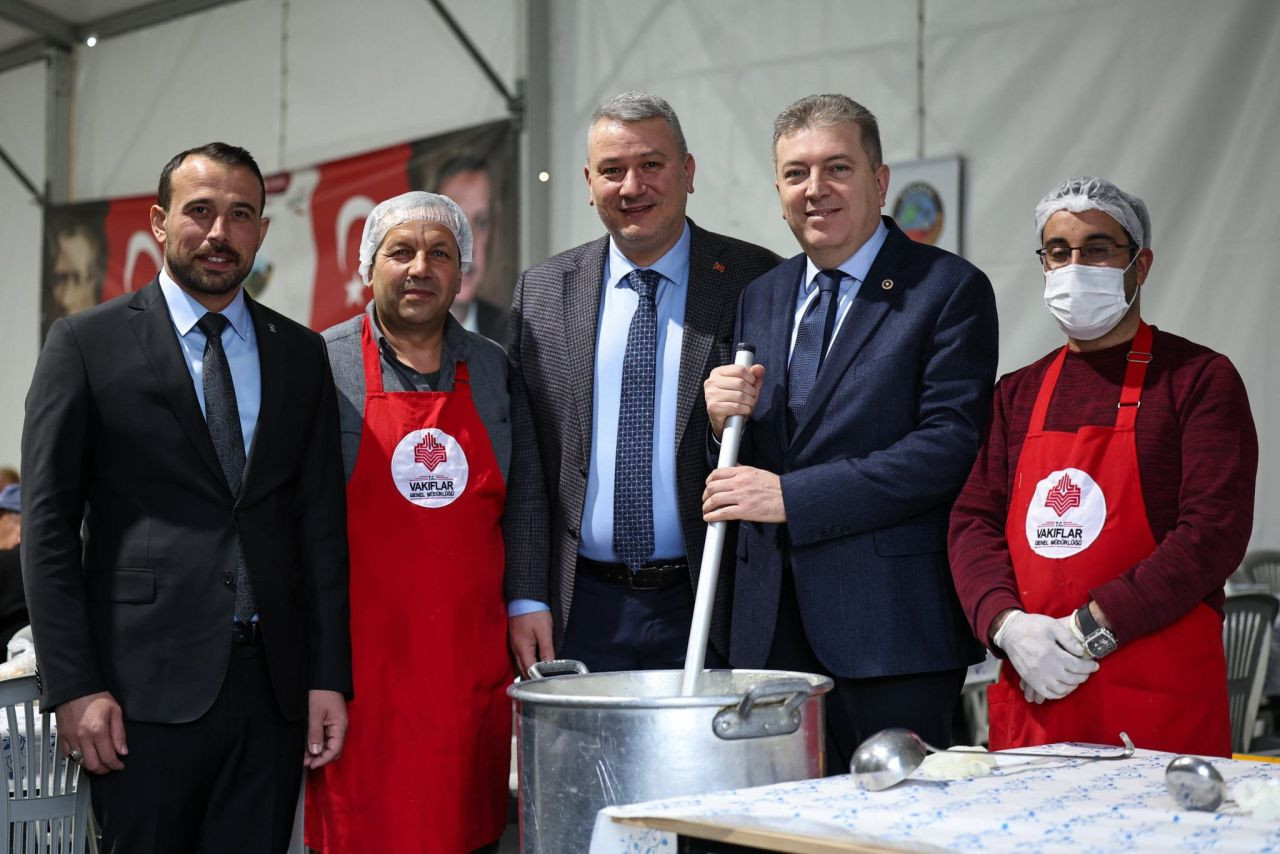 Başkan Çelik ve Kocacık, Serdivan’da İftar Sofrasında Hemşehrileriyle Bir Araya Geldi - Sayfa 4