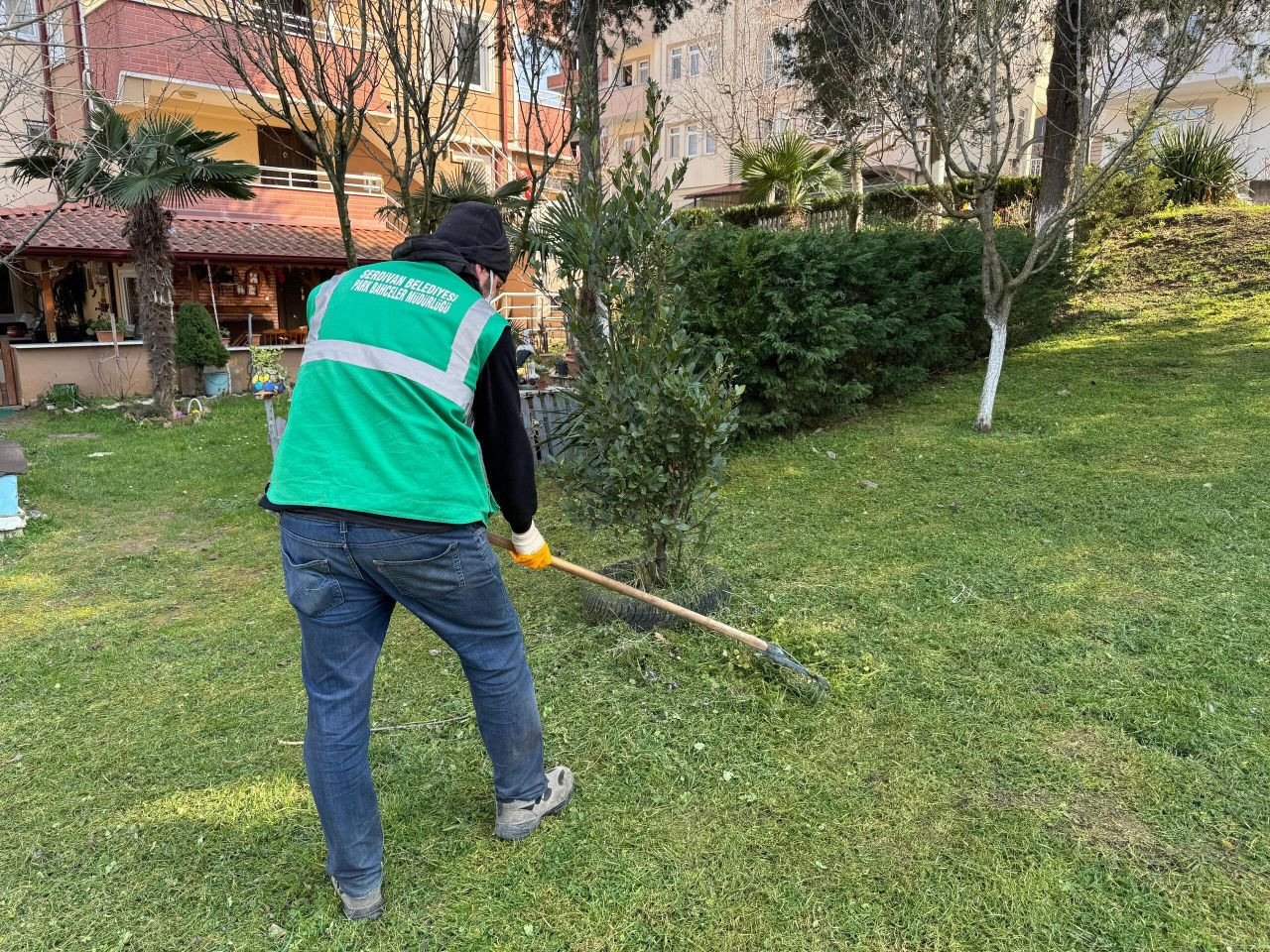 Serdivan’da Parklara Bakım ve Temizlik Çalışmaları Devam Ediyor - Sayfa 3