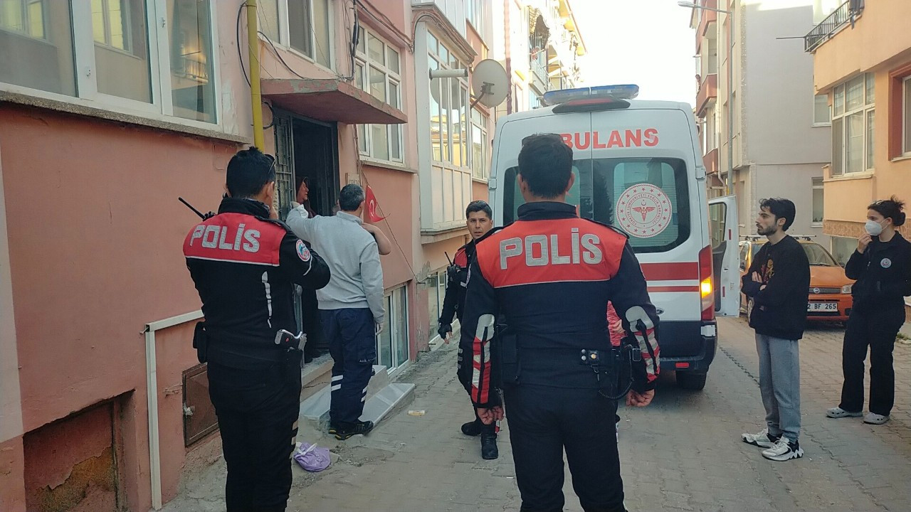 Edirne’de Şüpheli Ölüm! Çocuğunu Okuldan Almaya Gitmeyen Kadın Evinde Ölü Bulundu