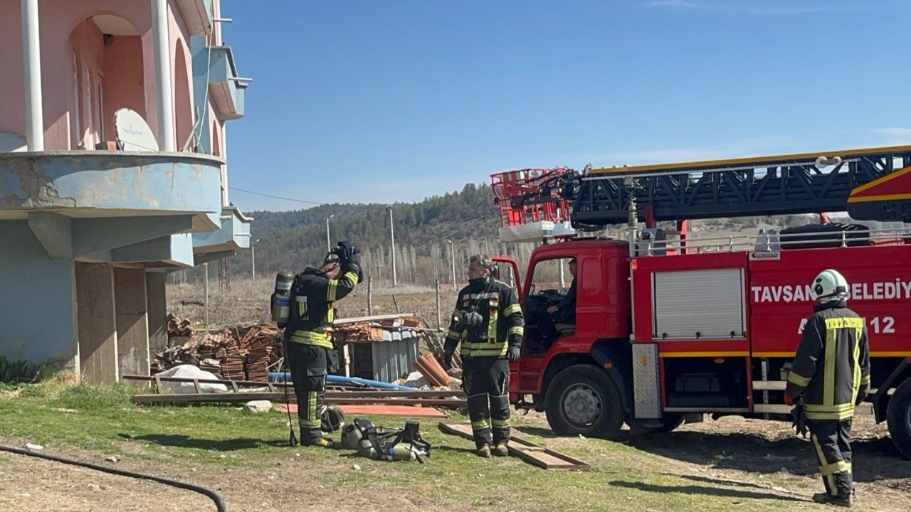 Kütahya Tavşanlı’da Ev Yangını! 2 Kişi Dumandan Etkilendi