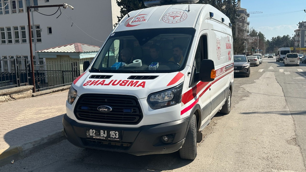 Adıyaman’da Küçük Çocuğa Araç Çarptı! Hastaneye Kaldırıldı