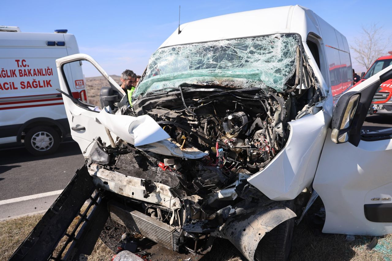 Nevşehir’de Feci Kaza! Minibüs Tıra Çarptı: 1 Ölü, 1 Yaralı - Sayfa 4