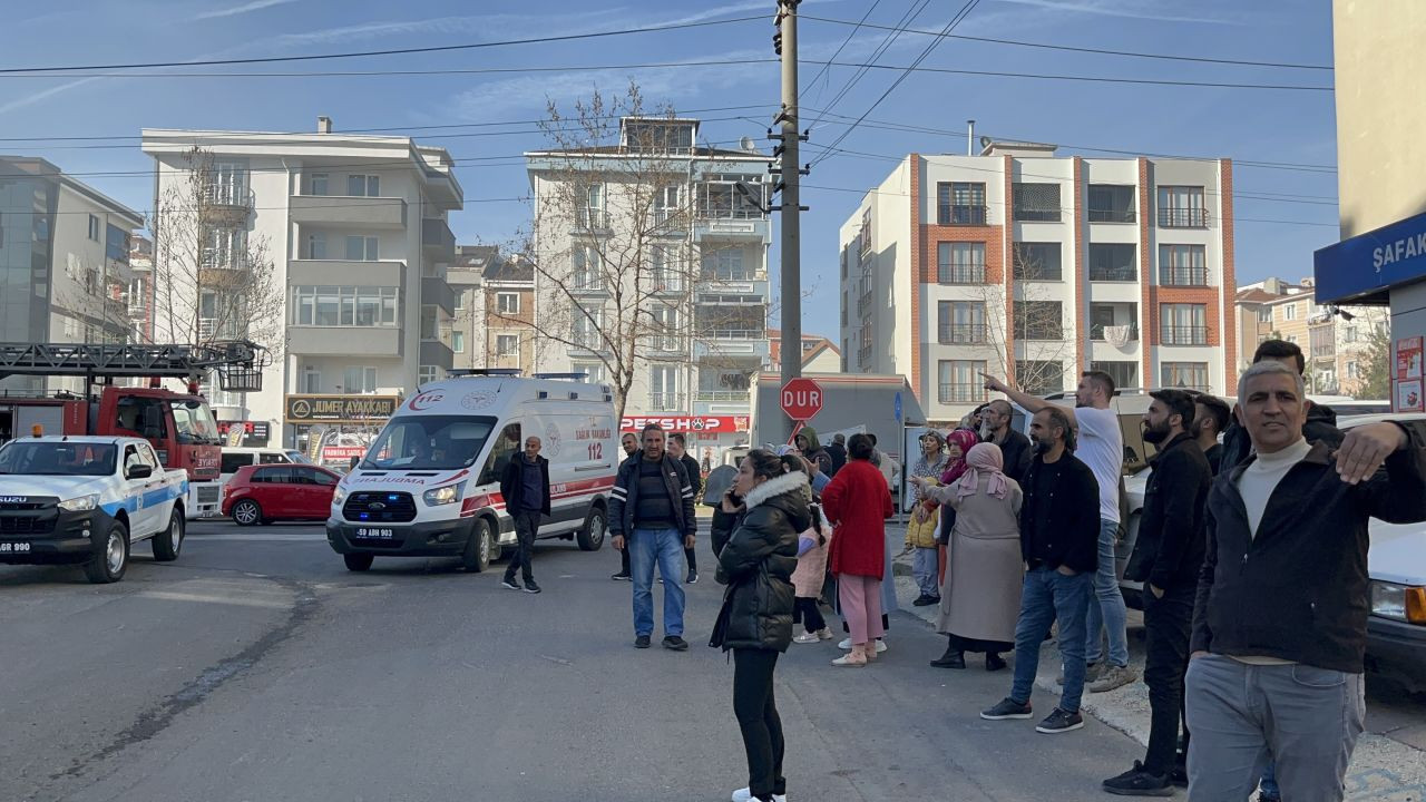 Çorlu'da Apartmanda Korkutan Yangın! Alevler Daireyi Sardı - Sayfa 4
