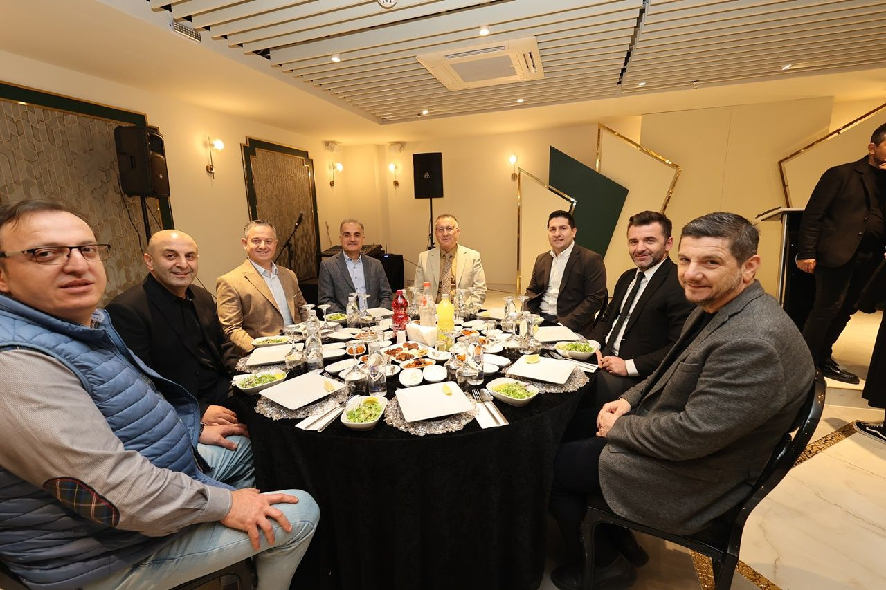 Adapazarı'nda Ramazan Bereketi: Başkan Işıksu Hemşehrileriyle İftar Sofralarında Buluştu! - Sayfa 4