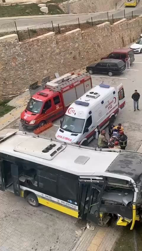 Bursa'da Özel Halk Otobüsü 10 Metrelik İstinat Duvarından Uçtu - Sayfa 4