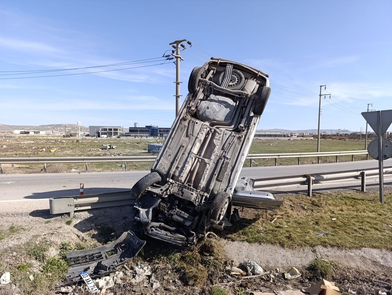 Afyonkarahisar’da Akılalmaz Kaza: Araç Dik Şekilde Durdu! - Sayfa 3