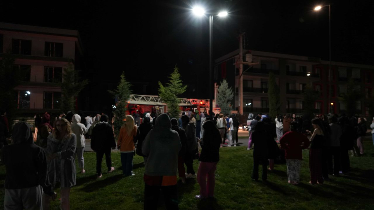 Sakarya’da Kız Yurdunda Yangın Paniği! - Sayfa 6