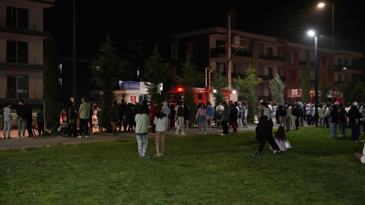 Sakarya’da Kız Yurdunda Yangın Paniği! - Sayfa 10