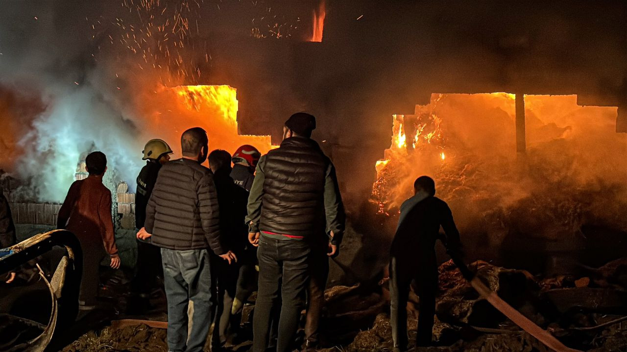 Bolu’da Ahır Ve Samanlık Alev Alev Yandı - Sayfa 2
