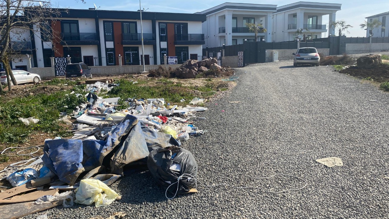 Kocaeli'de Lüks Sitelerin Arasına Molozu Böyle Döktü