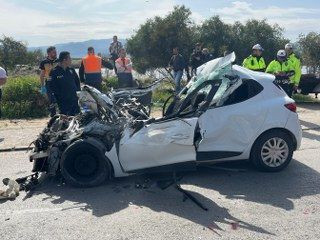 İzmir'de Tırın Altına Giren Otomobil Hurdaya Döndü: 1 Ölü - Sayfa 3
